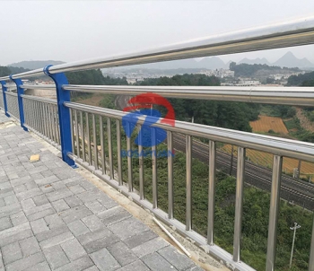 桥梁防撞护栏